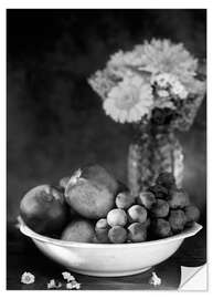 Selvklebende plakat Still life with apples and grapes noir