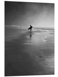 Tableau en PVC Surfeur seul sur la plage, noir et blanc