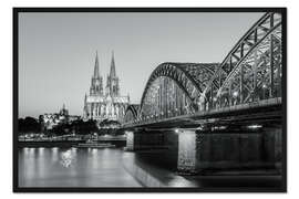 Gerahmter Kunstdruck Köln am Abend schwarz-weiß