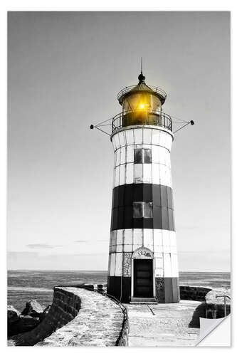 Naklejka na ścianę Lighthouse with yellow light