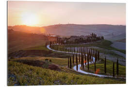 Galleriprint Sunset over farmhouse in Tuscany, Italy