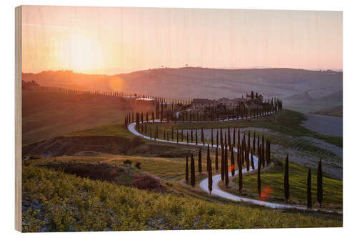 Puutaulu Sunset over farmhouse in Tuscany, Italy