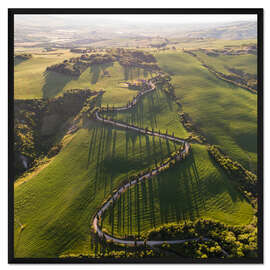 Gerahmter Kunstdruck Luftaufnahme der kurvenreichen Straße in der Toskana, Italien