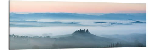 Quadro em alumínio Panoramic landscape: Belvedere farmhouse in the mist