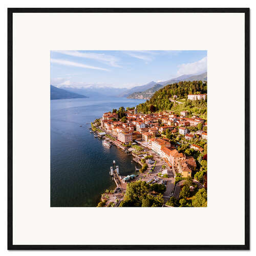 Stampa artistica con cornice Aerial view of Bellagio on beautiful lake Como