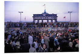 PVC-tavla Berliners from East and West celebrating the opening of the border at the Berlin Wall