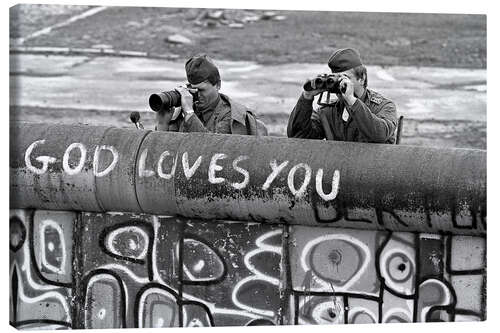 Canvas print East German border guards watch protestors in the Lenne-Dreiecks area