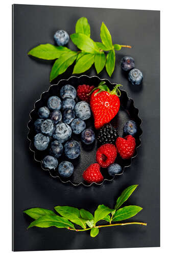 Gallery Print Frische Beeren auf dunklem Hintergrund