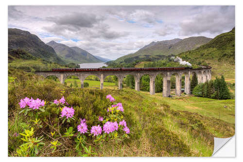 Selvklebende plakat Glenfinnan Viaduct in Scotland with Jacobite Steam Train