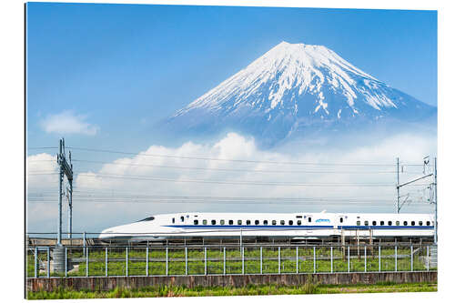 Galleriataulu Japanese bullet train passes Mount Fuji