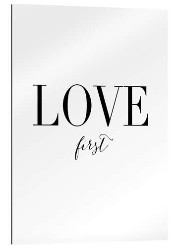 Galleriataulu Love first