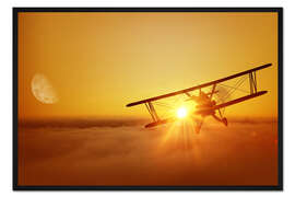 Gerahmter Kunstdruck Doppeldecker fliegt der Sonne entgegen