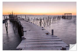 Wandsticker Sonnenuntergang am Palafito Pier von Carrasqueira, Setubal, Portugal