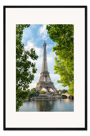 Gerahmter Kunstdruck Eiffelturm am Ufer der Seine, Paris, Frankreich
