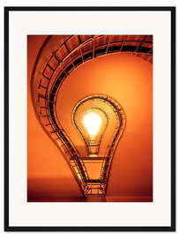 Gerahmter Kunstdruck Glühbirne im Treppenhaus