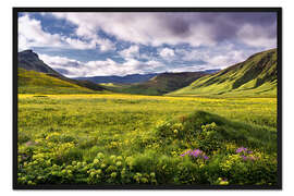 Gerahmter Kunstdruck Grüne Landschaft auf Island