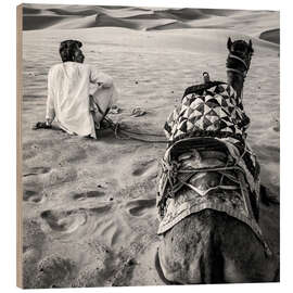 Cuadro de madera Man and his camel in the desert