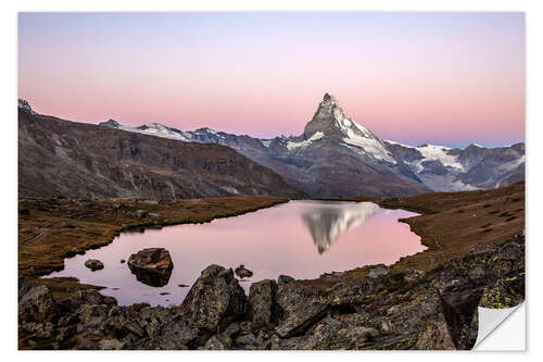 Självhäftande poster Matterhorn reflected in Lake Stellisee, Switzerland