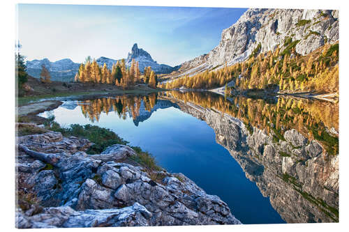 Tableau en verre acrylique Lake Federa in autumn, Dolomites, Veneto, Italy