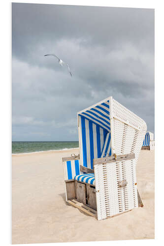 Foam board print Seagull and hooded beach chair on the island of Sylt