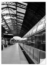 Selvklebende plakat Train station in black and white