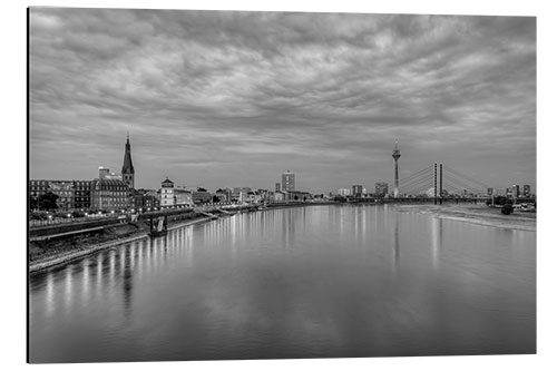 Aluminium print Düsseldorf skyline in the evening in black and white