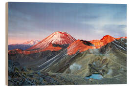 Print på træ First light on the volcano, Tongariro crossing, New Zealand