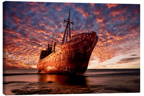 Obraz na płótnie Abandoned ship at sunset