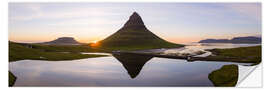 Självhäftande poster Midnight sun at Kirkjufell mountain, Iceland