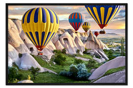 Gerahmter Kunstdruck Ballons über den Tuff-Felsen der Türkei
