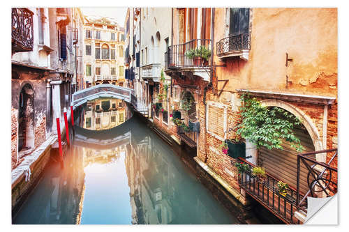 Selvklebende plakat Traditional Gondolas between Colourful Houses in Venice