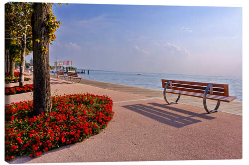 Tableau sur toile Picturesque Bardolino, promenade on Lake Garda