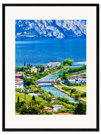 Impresión de arte enmarcada View of Lake Garda in Northern Italy