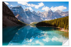 Selvklebende plakat Beautiful Moraine lake in autumn, Canada