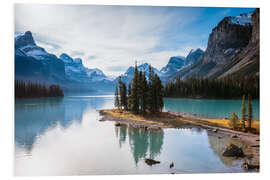 Print på skumplade Famous Spirit Island on lake Maligne, Canada