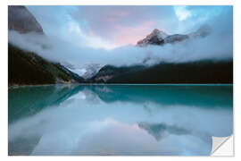 Selvklebende plakat Dawn at lake Louise, Banff, Canada