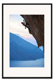 Gerahmter Kunstdruck Kletterer im Sonnenuntergang