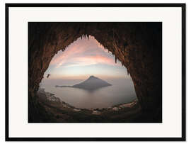 Plakat artystyczny premium w ramie Climber on Telendos island at sunset