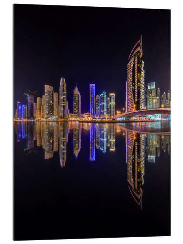 Galleriataulu Dubai marina at night