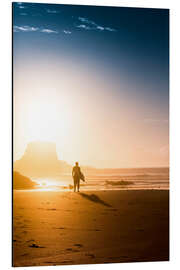 Cuadro de aluminio Silhouette of a surfer on the beach