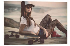 Tableau en PVC Beautiful young woman posing with a skateboard