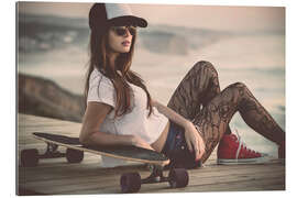 Quadro em plexi-alumínio Beautiful young woman posing with a skateboard