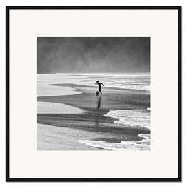 Inramat konsttryck Brazilian beach boy playing football on beach