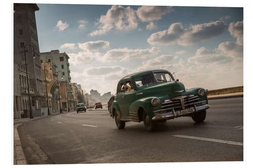 Hartschaumbild Kubanisches amerikanisches Autofahren durch Havana, Kuba.