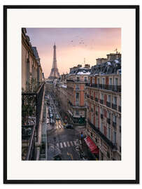 Gerahmter Kunstdruck Straße in Paris mit Eiffelturm bei Sonnenuntergang