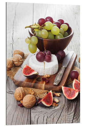 Galleritryk Camembert cheese with figs, nuts and grapes