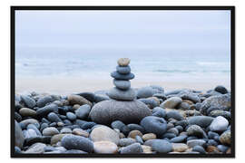 Gerahmter Kunstdruck schöner Stein am Strand