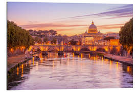 Aluminiumtavla Skyline of Rome in a magenta dawn