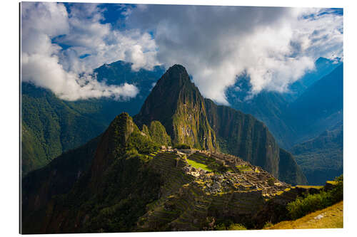 Quadro em plexi-alumínio Light and clouds over Machu Picchu, Peru