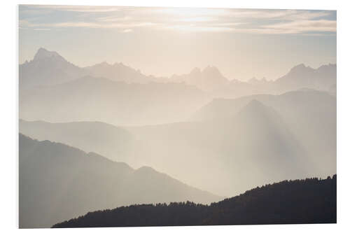 Hartschaumbild Sonnenlicht hinter Bergspitzen, Alpen